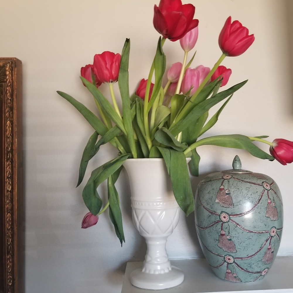 Vintage Hull USA Pottery 1940 Glazed White Pedestal Vase